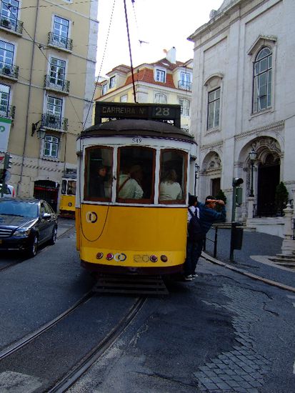 überfülltes Tram 28
