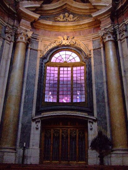 Schönes Farbenspiel in der BASILICA DA ESTRELA