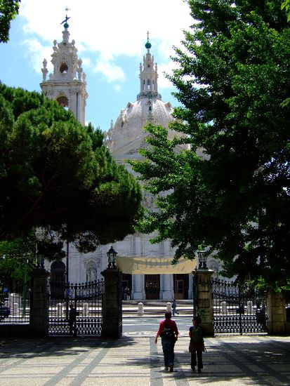 Ausblicke aus dem Garten Richtung BASILICA
