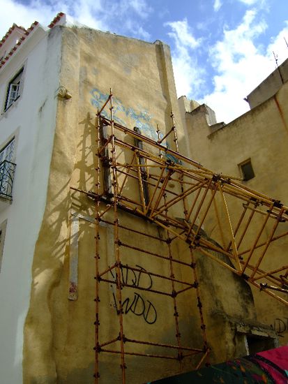 So werden Häuser gestützt vorm Umfallen!?  