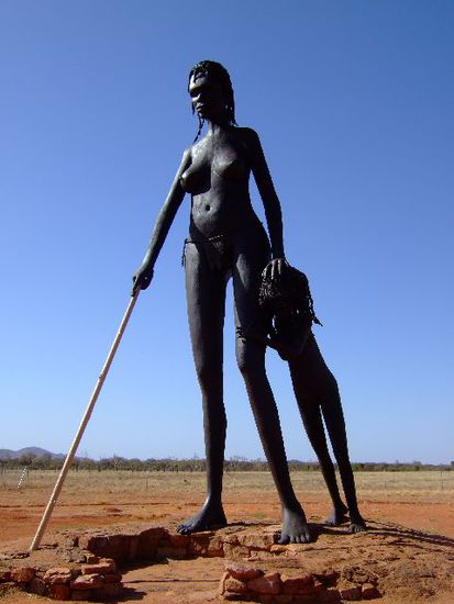 Riesige Statuen der ABORIGINALS