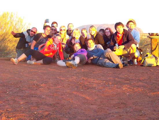 Uluru im Hintergrund