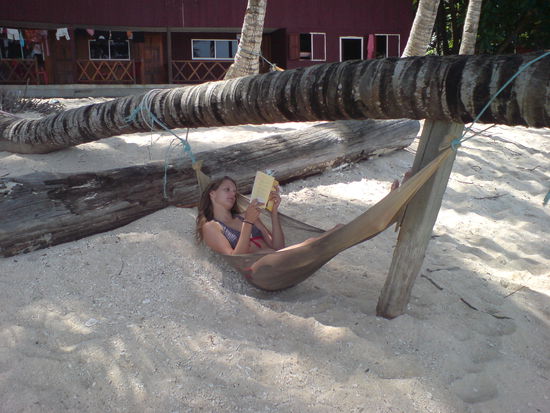 Aneli in der Haengematte. So laessts sichs leben!