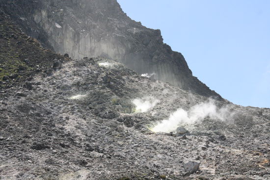 Schwefeldampf auf dem Gunung Sibayak. Was ein Stinken.