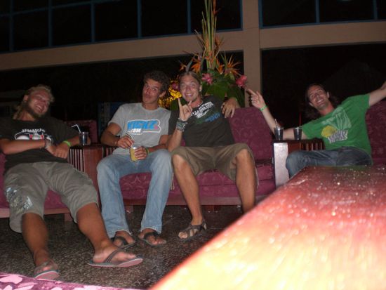 Die zwoa bayerischen Buam mit ihren österreichischen Schla"wienern" Maze und Manu