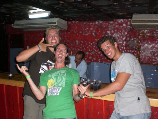 Im Hintergrund: Benes 24 Cuba Libre kurz vor Zapfenstreich