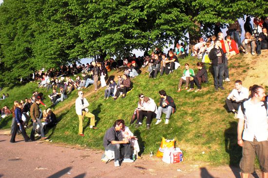 Volksfeststimmung vor dem Stadion