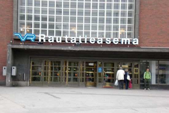 Man muss erstmal wissen, dass "Rautatieasema" das finnische Wort für Bahnhof ist.