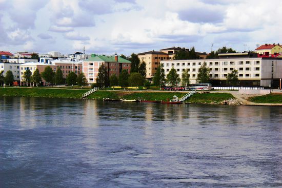 Blick auf Rovaniemi von der Brücke.
