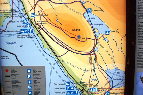 Abfotografierte Karte des Gebiets um Kilpisjärvi und den Berg Saana.