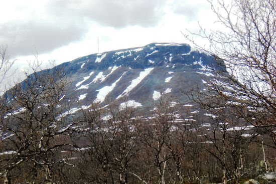 Der Berg Saana schon etwas näher.