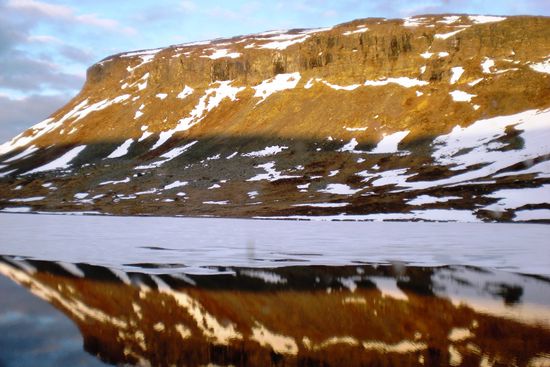 Der gleiche Blick einige Stunden später - 3 Uhr früh und taghell.