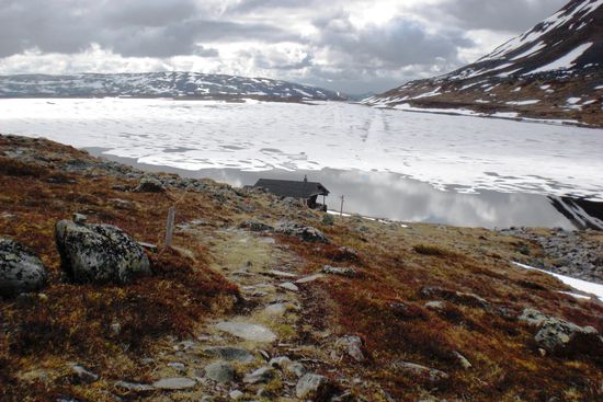 Blick zurück auf Saanajärvi und Hütte