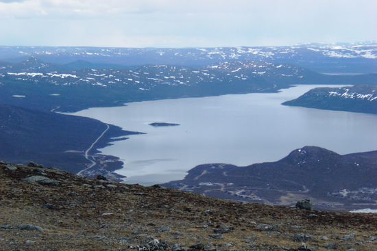 Kilpisjärvi am gleichnamigen See, "erschlossen" durch die Europastraße E8.