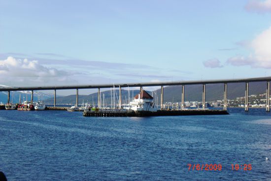 Über diese Brücke fuhr ich erst mit dem Bus, später lief ich noch einmal zu Fuß hinüber.