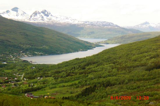 ...um dann wieder bis an die Fjorde hinunter zu fahren.