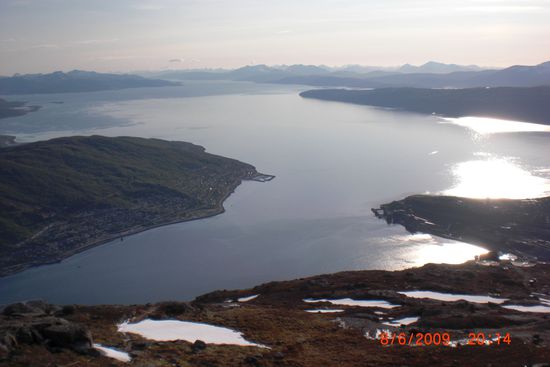 Ein "vorläufig" letzter Blick zurück auf den Fjord vor der Querung auf die Bergseite ohne Meerblick.