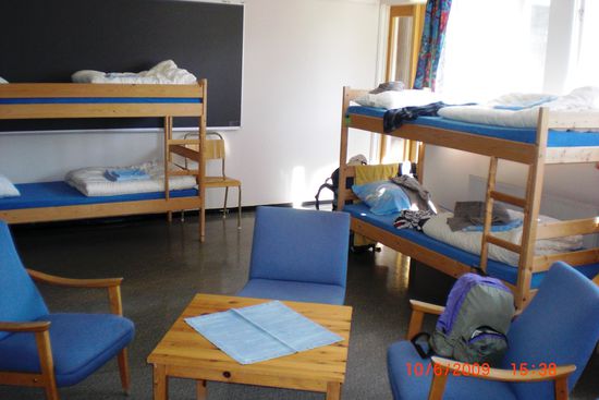 Zimmer im Jugendherbersstil - kein Luxus aber alle Gemeinschaftseinrichtungen die man braucht - WC, Duschen, Gästeküche, kostenlose Internet-PC´s im Aufenthaltsraum. Wer möchte kann aber auch ein Zweibettzimmer bekommen...