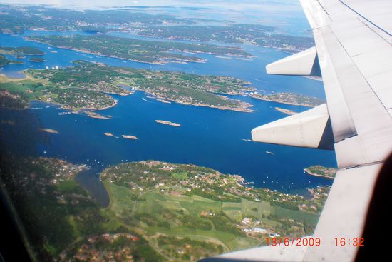 Das letzte Urlaubsbild - südnorwegische Küstenlandschaft vom Flugzeug aus.