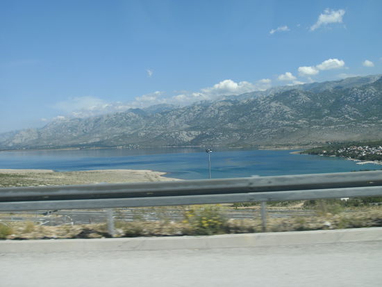 Berge, Sonne, Leitplanke und Meer - unterwegs in Kroatien