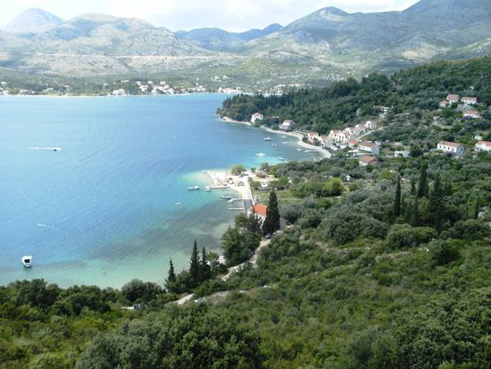 Slano, herrliche Badebuchten mit kristallklarem, blau-grün schimmerndem Wasser, doch wir mussten/wollten weiter - nur noch 30 km bis Dubrovnik...
