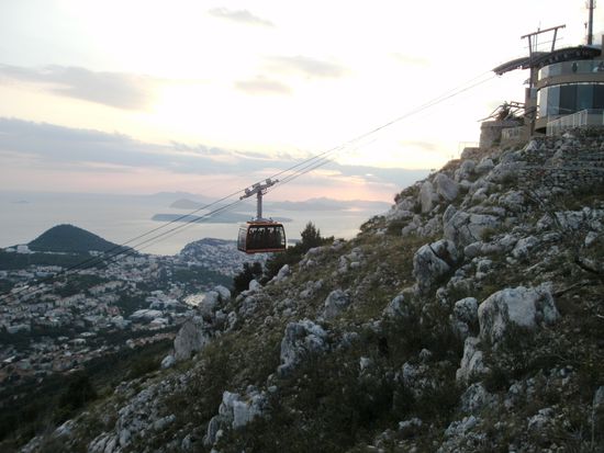Langsam wurde es dunkel auf dem Berg über dem Meer