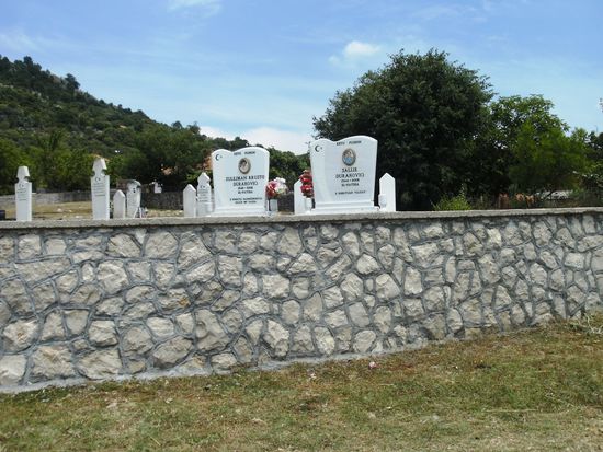 Ein muslimischer Friedhof an der Straße