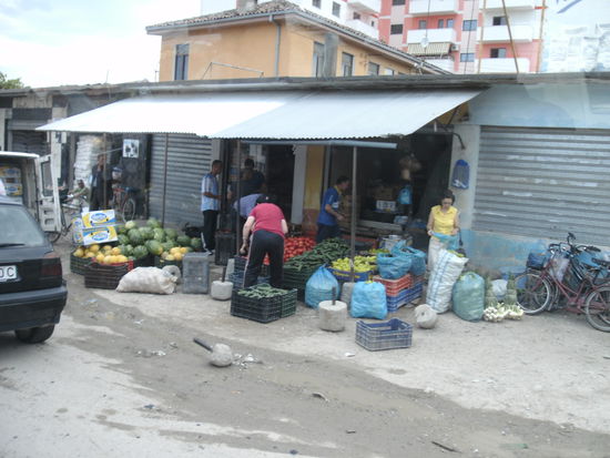 Straßenszene in der Vorstadt von Shkodra