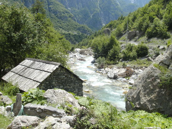 Idyllisches Flusstal - und außer uns keine Touristen weit und breit