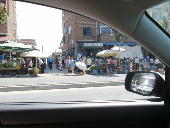 Tirana ließen wir links liegen, fuhren nur durch die Vororte