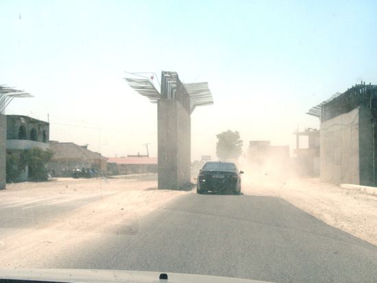 Überall wird gebaut - da es keine alternativen Ausweichstrecken gibt, immer bei laufendem Verkehr