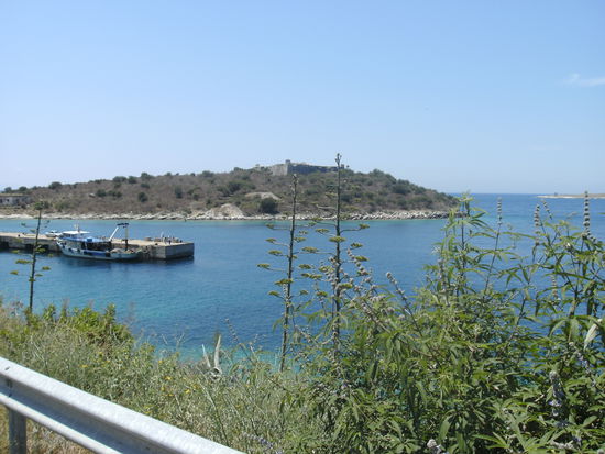 Die Bucht von Palermos mit der Ali Pascha Festung im Hintergrund auf der Halbinsel