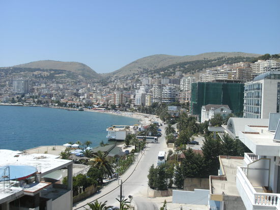 Blick über die Bucht von Saranda vom Balkon unseres Hotelzimmers