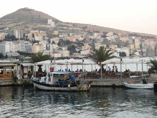 Abend in Saranda in einem Restaurant am Meer