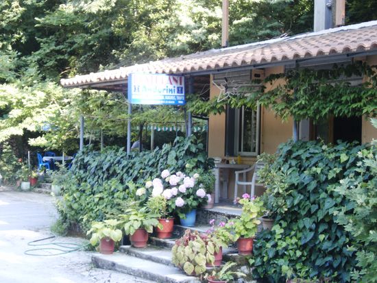 Restaurant "Geheimtipp" (Andrini) an der Straße Saranda-Gjirokaster, ca. 20 km östlich von Saranda.