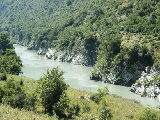 Auch hier gibt es schon canyonartige Abschnitte