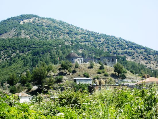 Bergdorf mit Bektaschi-Tekke