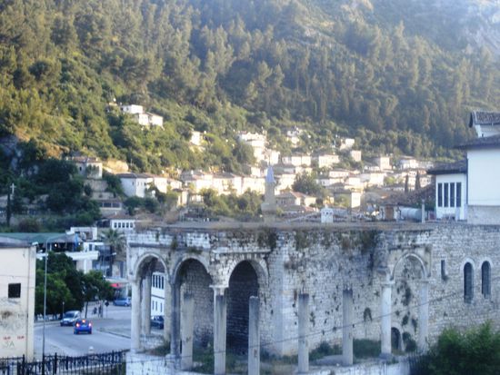 Alte Karawanserei (Han) im Stadtzentrum von Berat