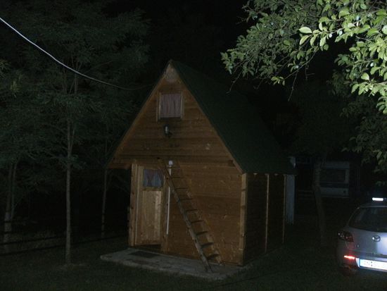 Campinghütte in Bosnien, in der Pension "Stari Dud" - alter Maulbeerbaum