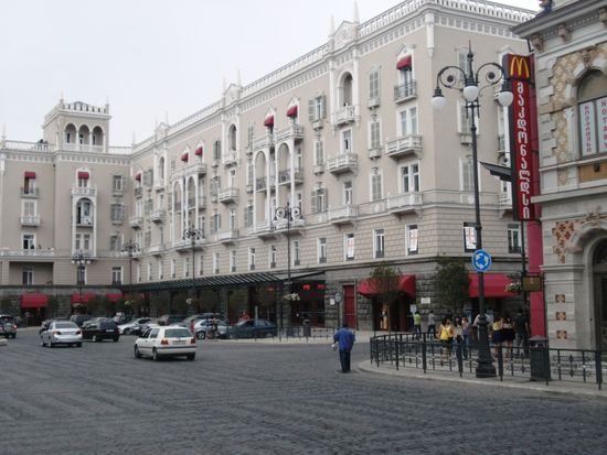 Mardjanishwili-Platz mit restaurierten Gründerzeit-Häusern