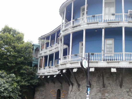 Altes Haus in Tiflis - der Baustil erinnert manchmal an den Balkan