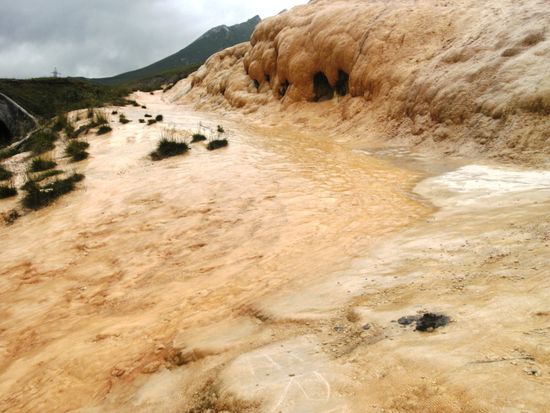 Sinterquelle in der Nähe des Kreuzpasses