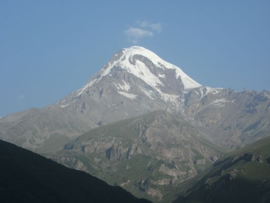 ... endlich, der Kasbek zeigt sein stolzes Haupt im Morgenlicht!
