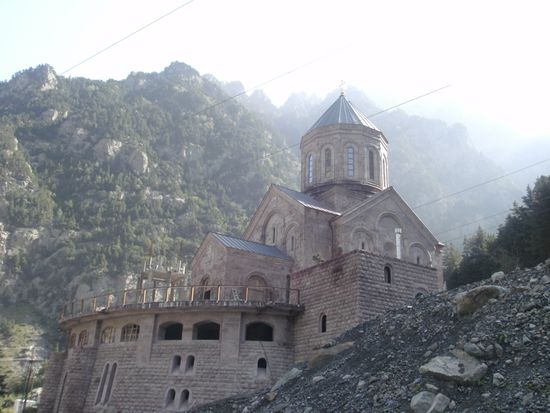 Kirche in der Darjali-Schlucht