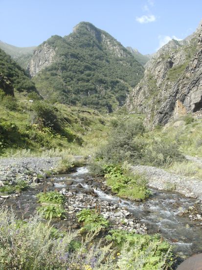 auf dem Weg zum Gveleti-Wasserfall