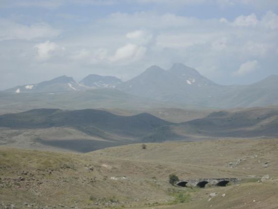 Häufig ist das Land auch von weiten Grassteppen bedeckt.