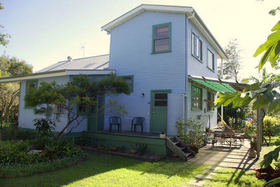 Mein Hostel in Byron Bay. Rechts ist die Veranda, die zu meinem Zimmer gehört.....