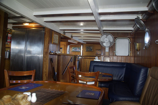 ....Die Messe (da wo's was zu mampfen gibt)...