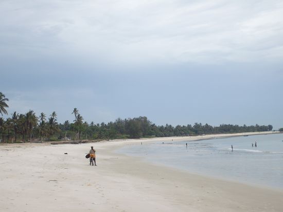 Sonntag 29.03.09 
Heute wird am Strand relaxt, damit wir alle fit und erholt die Arbeit in Morogoro beginnen können.