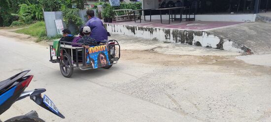 Also, wer ihn mal sieht, schönen Gruß von uns und ein Tritt ***